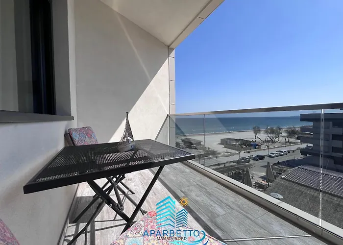 アパート Aparbetto Sea View Mamaia Nord ナボダリ